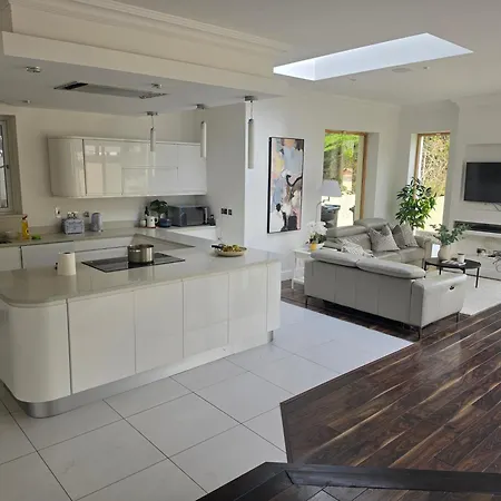 Villa Gracian Omb Foxrock Luxury *