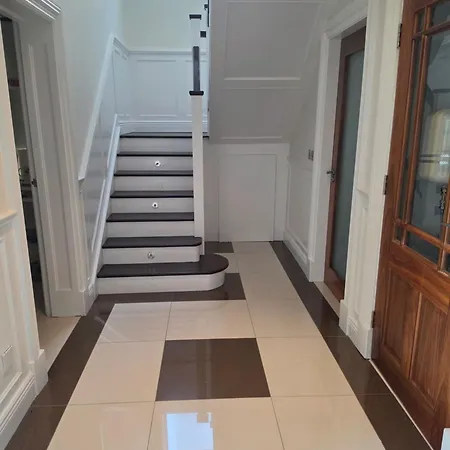 Gracian Omb Foxrock Luxury * Dublin