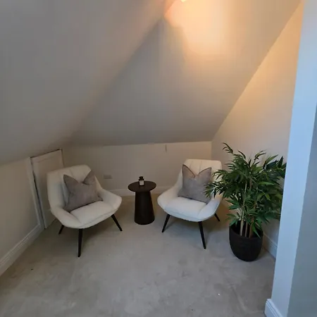 Gracian Omb Foxrock Luxury *