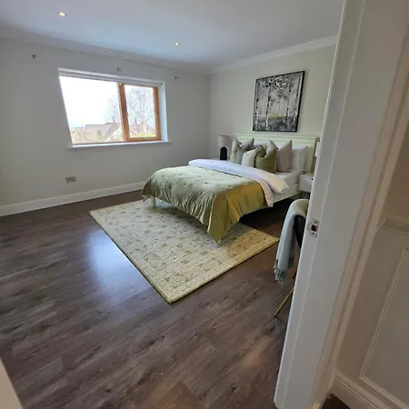 Gracian Omb Foxrock Luxury *